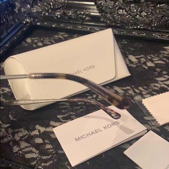 😎Michael Kors Sunglases 🕶😎 - Picture 7 of 8